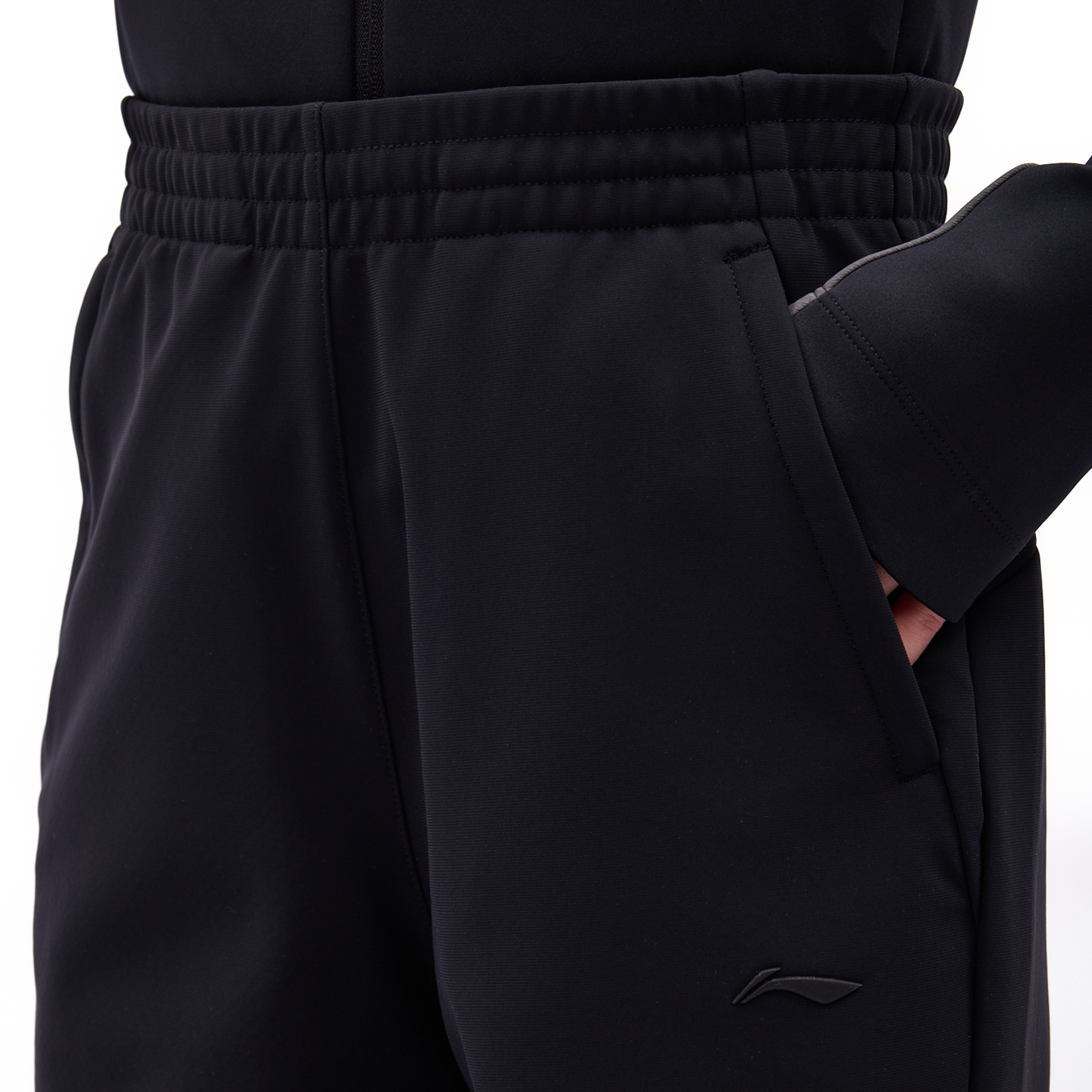 AKYV120-2 Брюки джоггеры Essentials черный